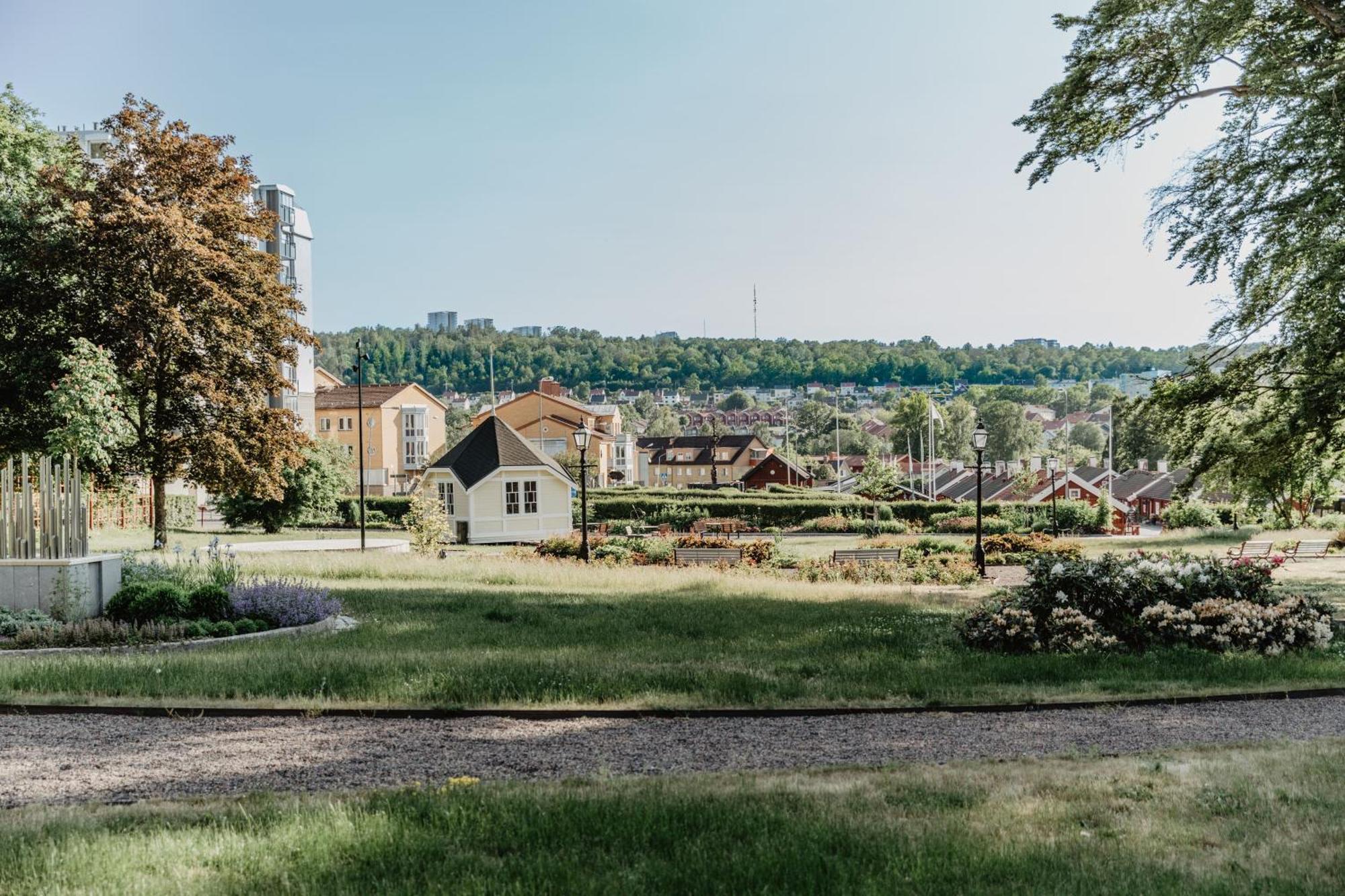 Hotel Slottsvillan Huskvarna Bagian luar foto