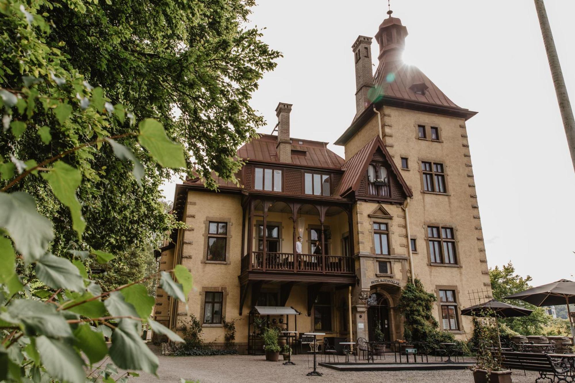 Hotel Slottsvillan Huskvarna Bagian luar foto