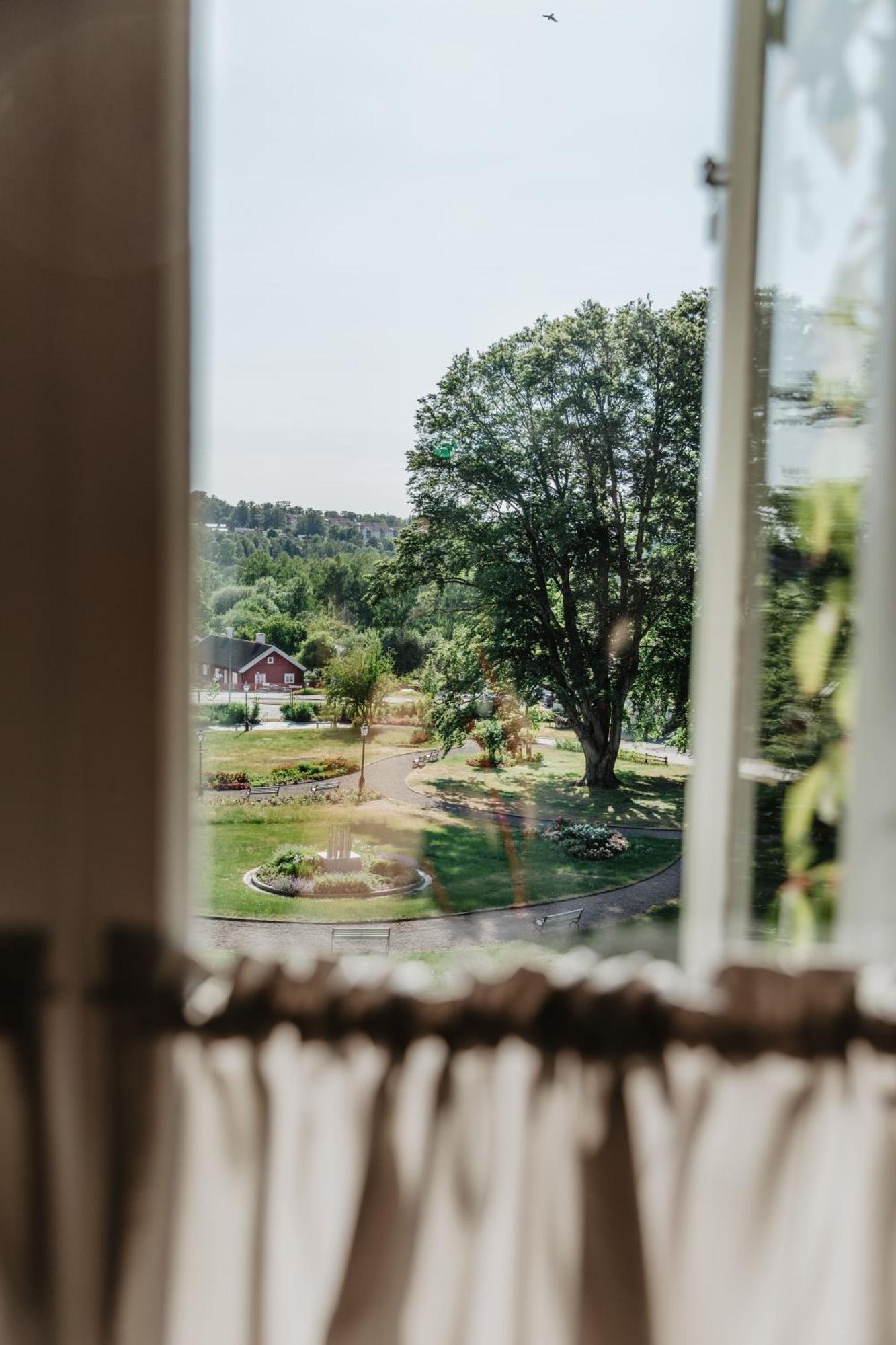 Hotel Slottsvillan Huskvarna Bagian luar foto
