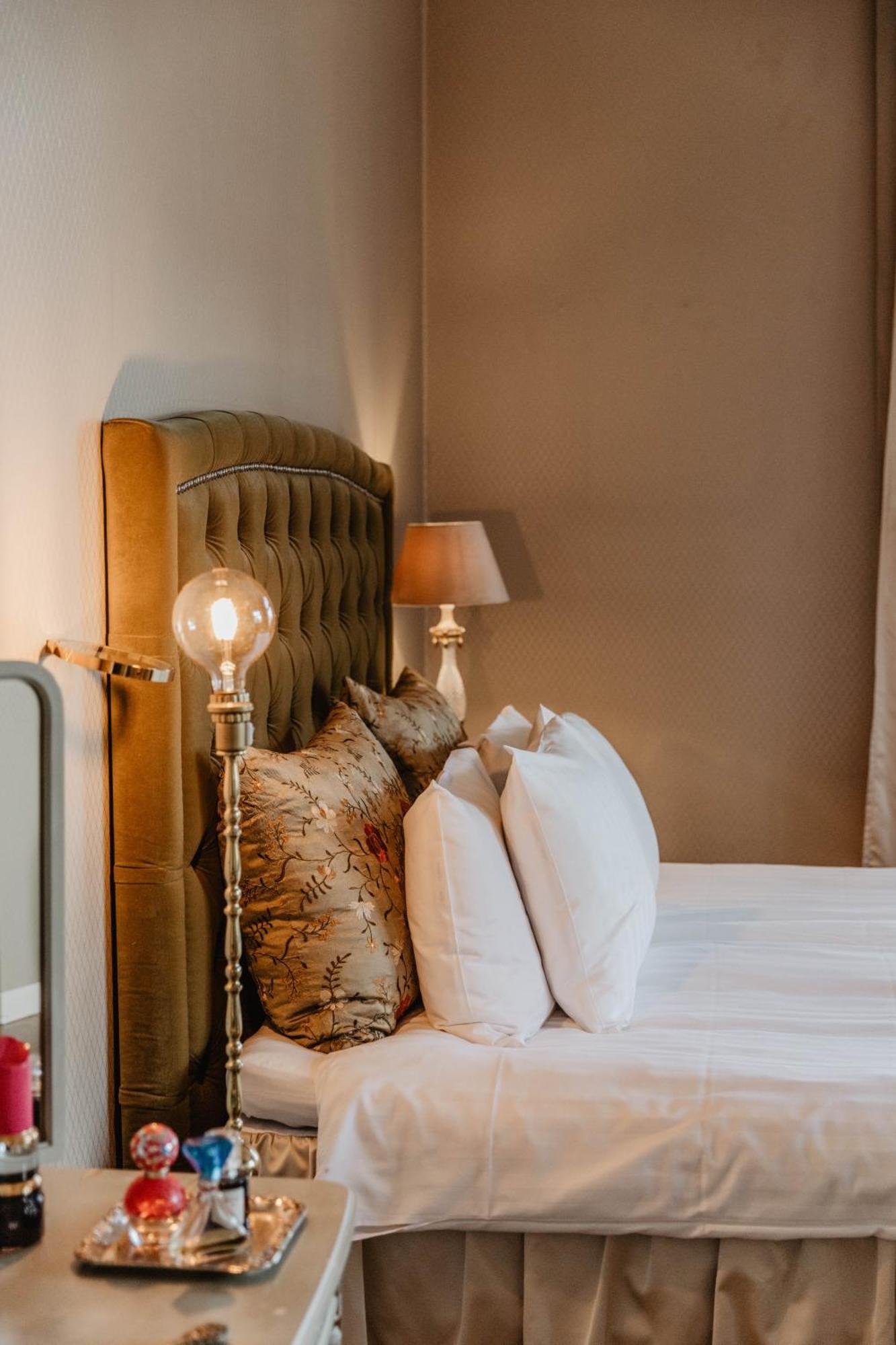Hotel Slottsvillan Huskvarna Bagian luar foto